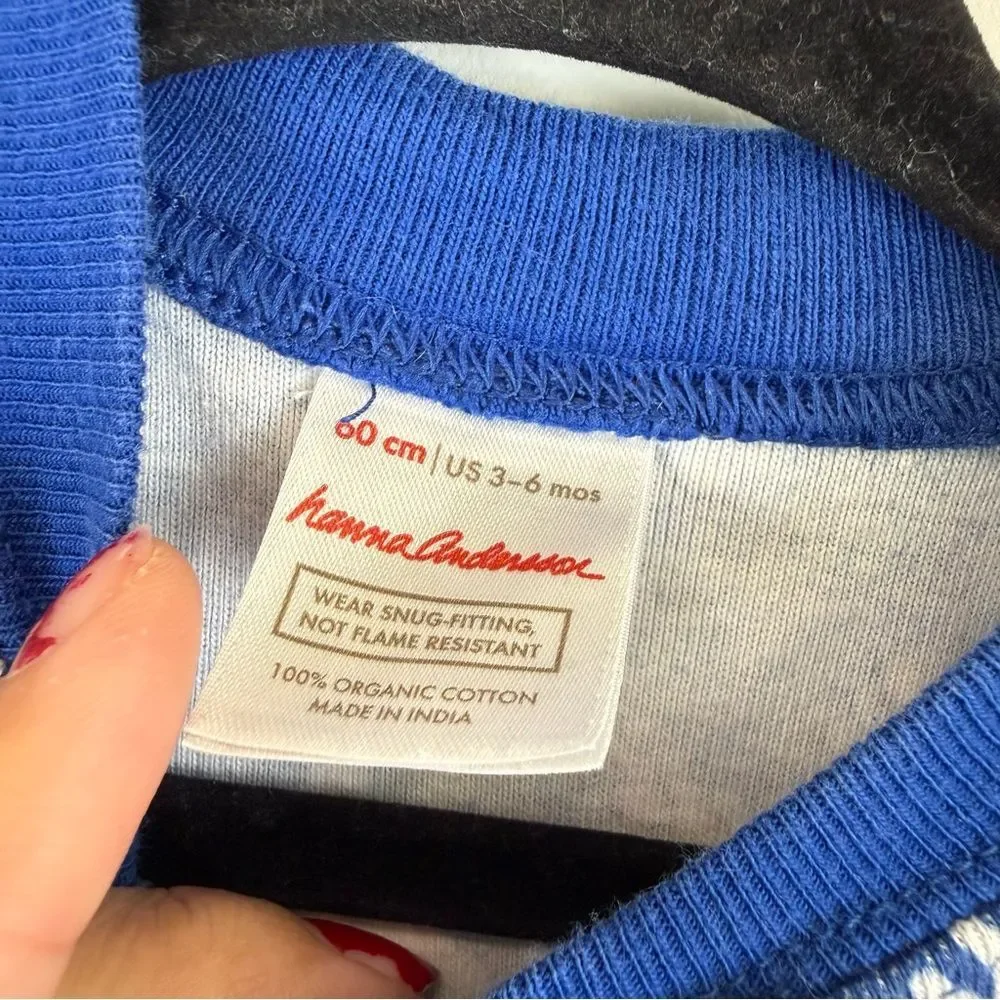 Hanna Andersson Holiday Sleeper Pajamas size 60 US 3-6 months Let it Snow Blue